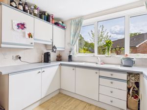 kitchen 2- click for photo gallery
